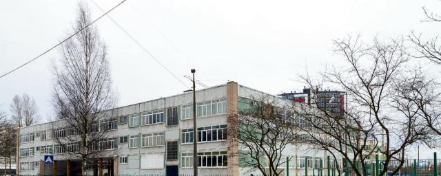 Стартовала реконструкция крыши новгородской гимназии «Исток»