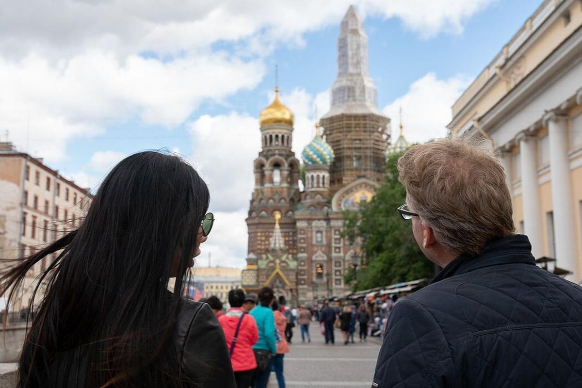 В АТОР заявили, что в Петербург едет меньше отдыхать из-за нехватки денег