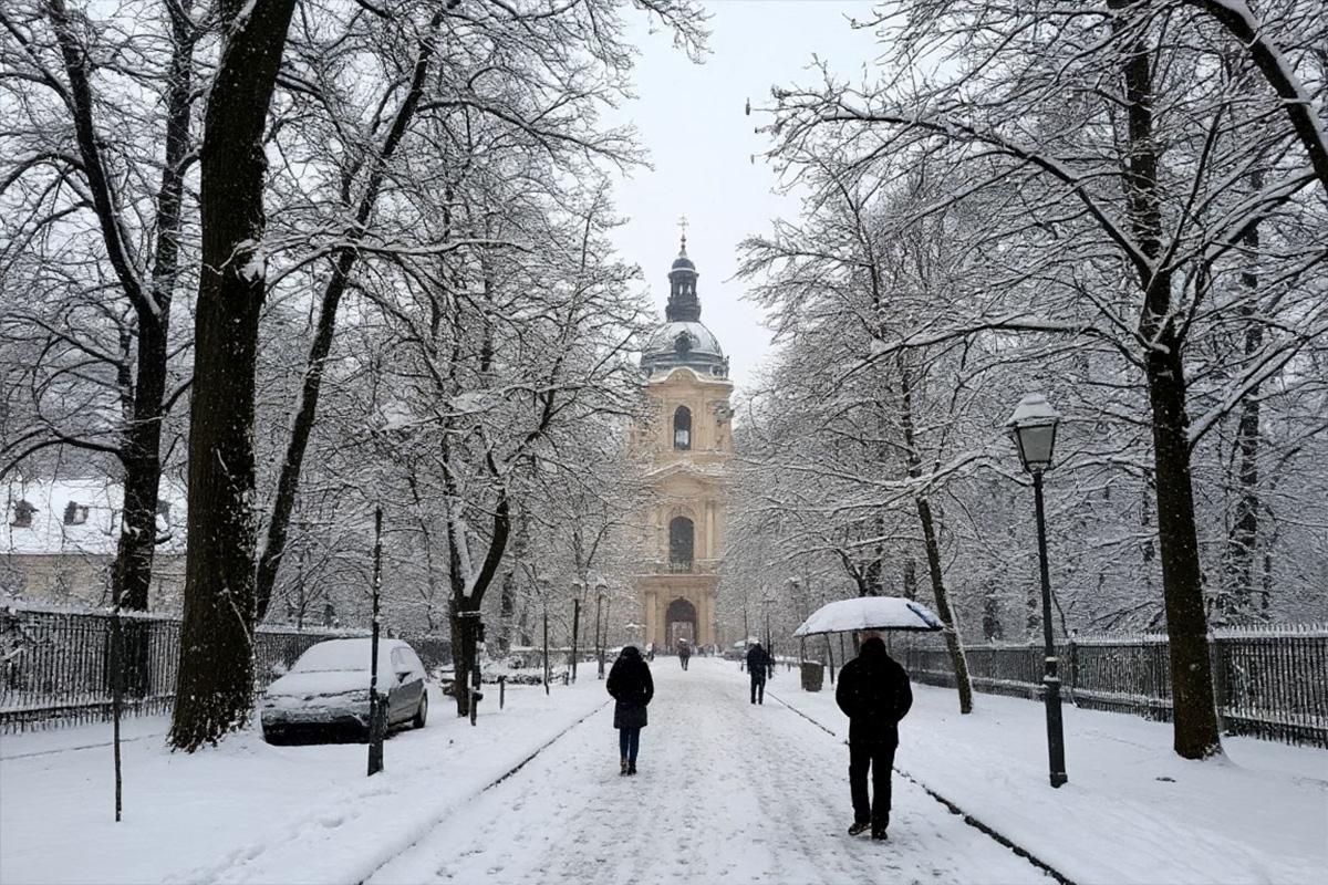 Сильный снегопад в Венгрии вызвал политические споры
