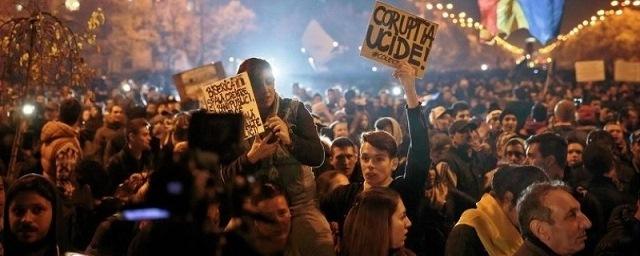 В Румынии 50 тысяч человек вышли на митинг против правительства страны