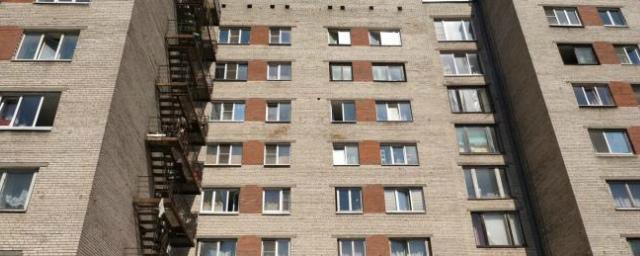 В Тихвине двухлетний ребенок выпал из окна 14-этажного дома
