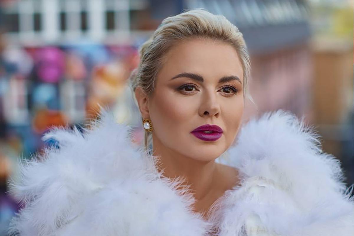 Анна Семенович призналась, почему боится снова ложиться под нож пластического хирурга