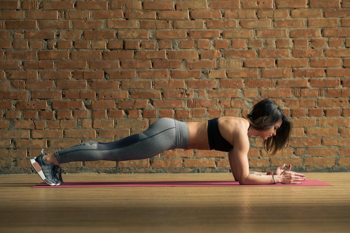 Plank in the morning can help you remove up to 3 kg of excess weight and make a flat tummy