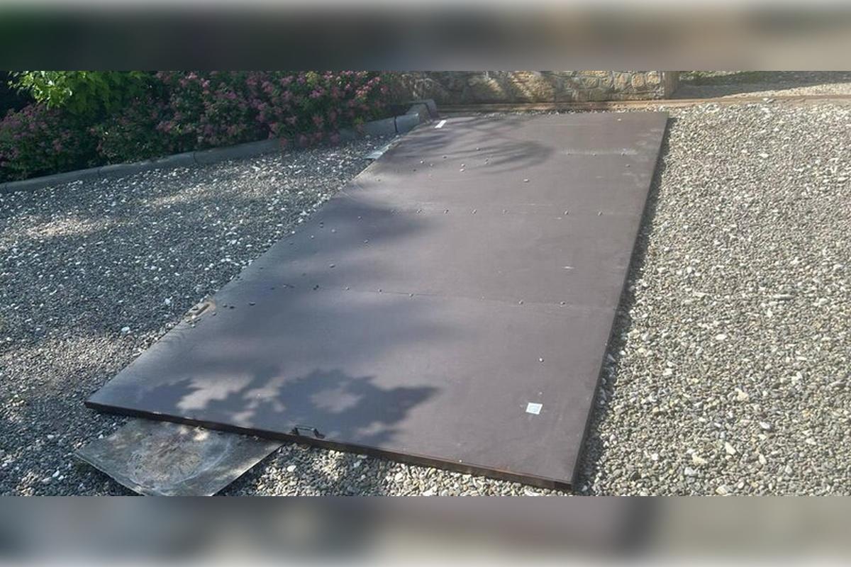 В одном из городов Челябинской области девочки-спортсменки пострадали от падения ворот гостевого комплекса