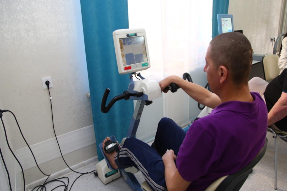 Астраханским участникам СВО гарантируется оказание медицинской помощи вне очереди