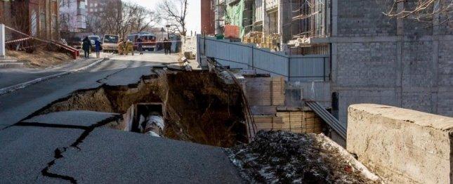 Провал грунта в центре Владивостока мог произойти из-за землетрясений