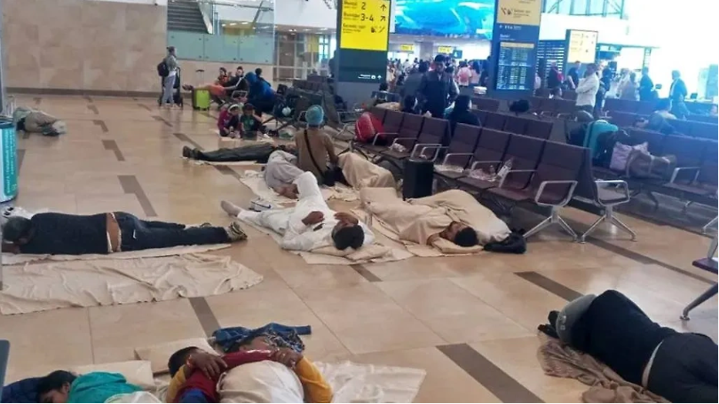 Пассажиры экстренно севшего в Красноярске самолета Air India испытывают проблемы с оплатой