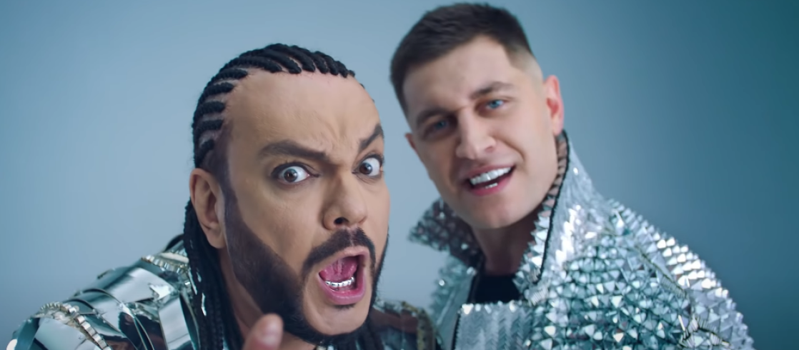 Филипп Киркоров в перьях станцевал вместе с Давой — Видео