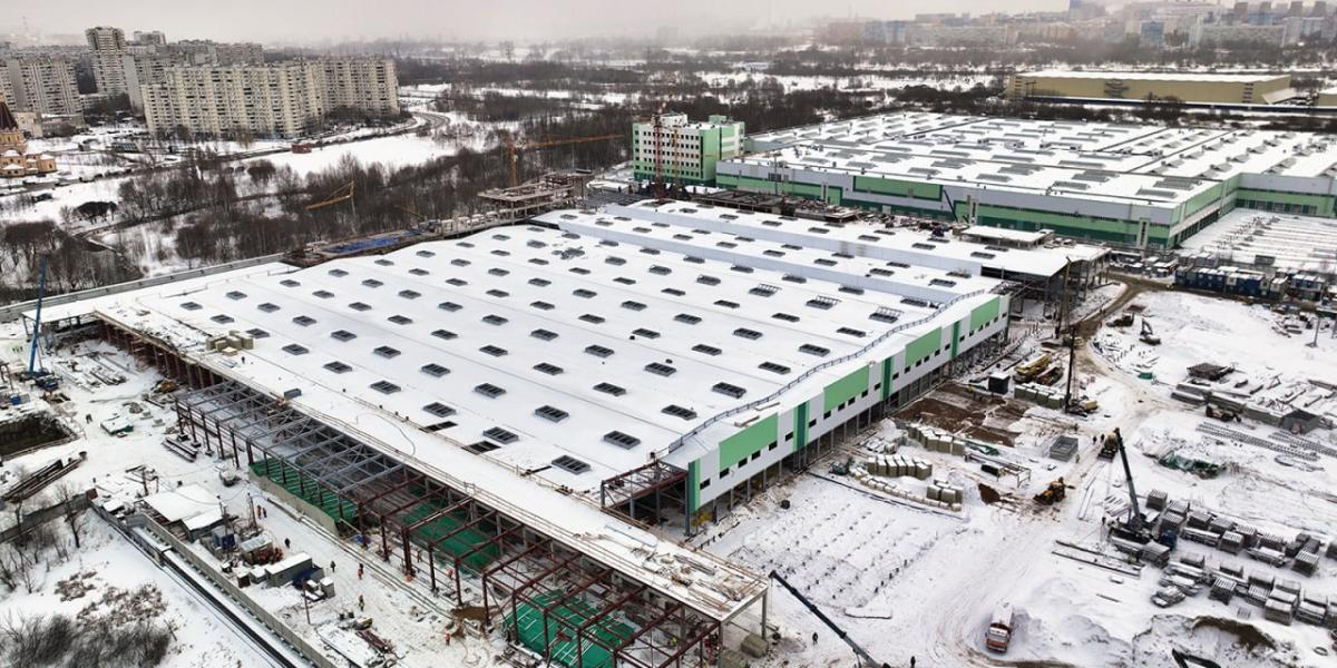 В Москве строители начали монтаж зенитных фонарей на корпусе электродепо «Южное»