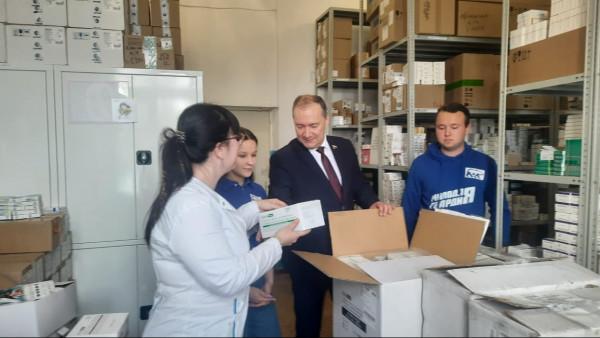 Депутат Госдумы Дмитрий Белик передал лекарства в военный госпиталь Севастополя