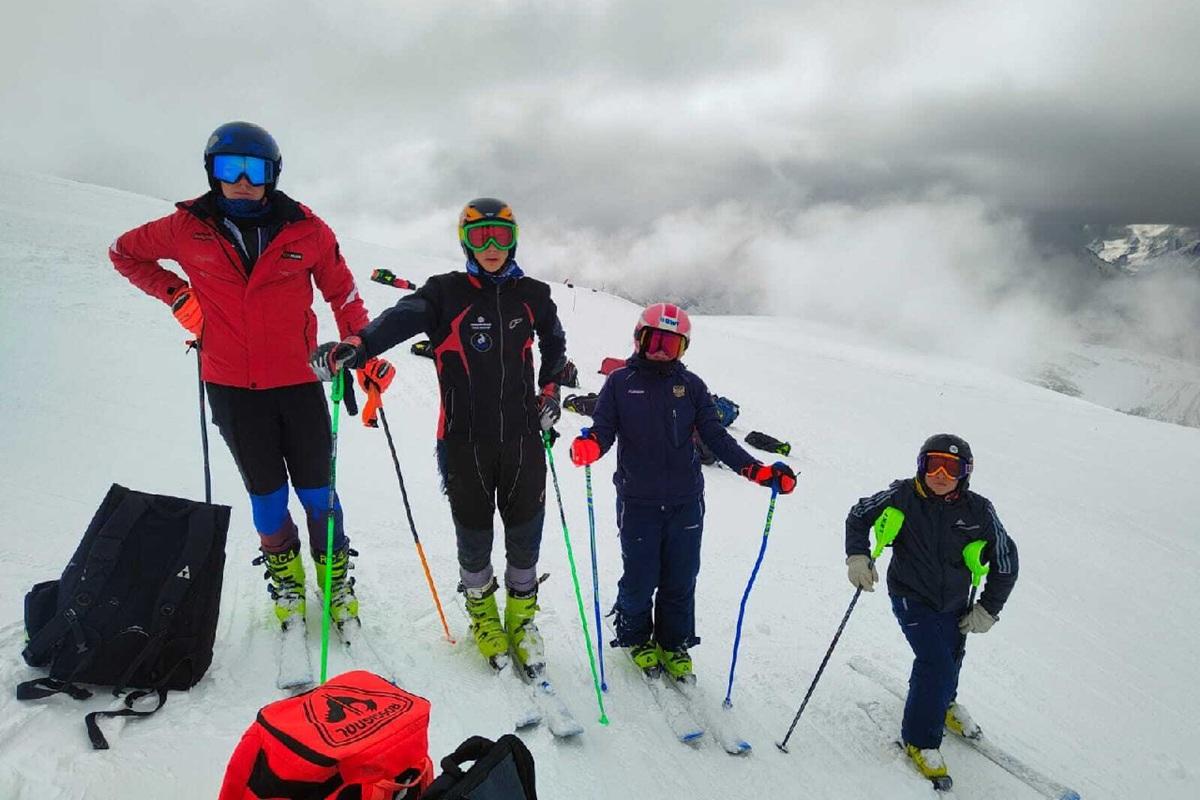 Юные колымские лыжники готовятся к сезону на высочайшей вершине Европы