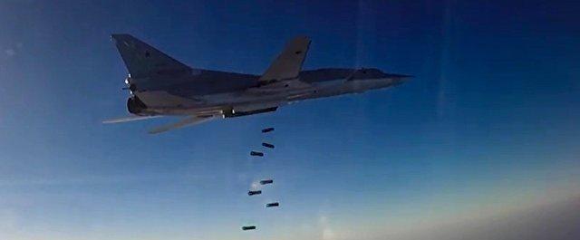 Минобороны: Бомбардировщики ВС РФ нанесли удары по ИГИЛ в Сирии