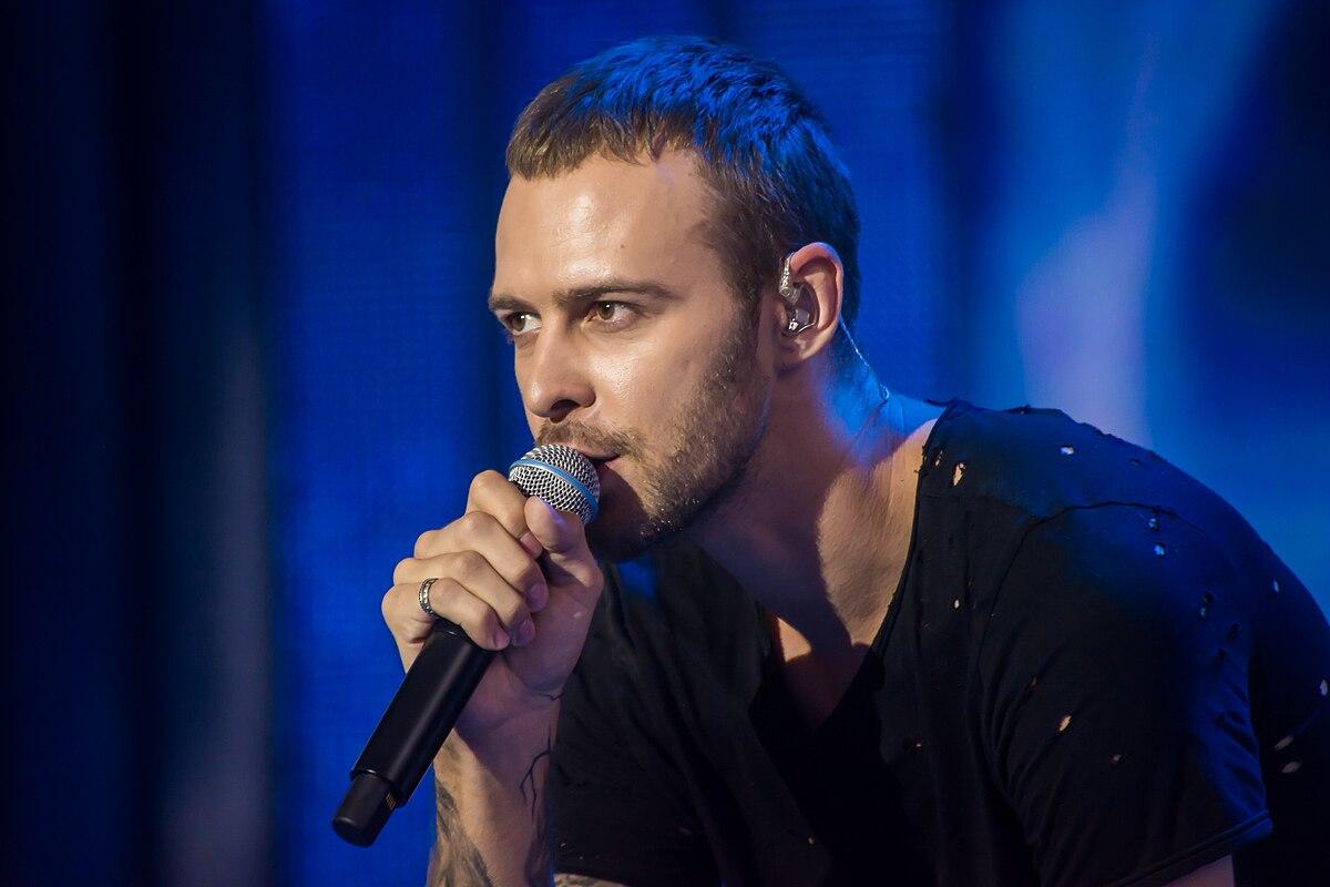 Украинскому певцу Максу Барских могут закрыть въезд в Россию