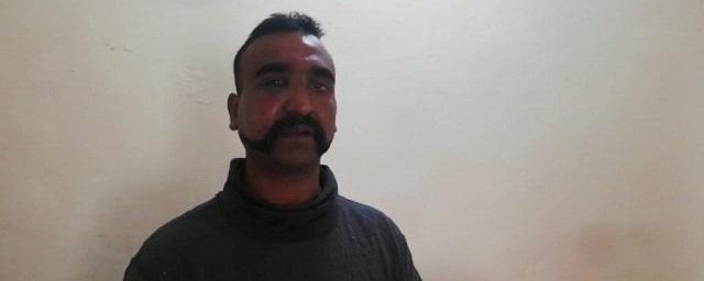 Пакистан пообещал освободить индийского пилота 1 марта