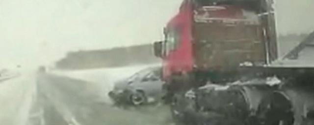 В Челябинской области грузовик протаранил иномарку, погибла женщина