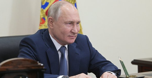 Путин обсудил с главой Прикамья вопросы поддержки семей участников СВО, газификации и строительства