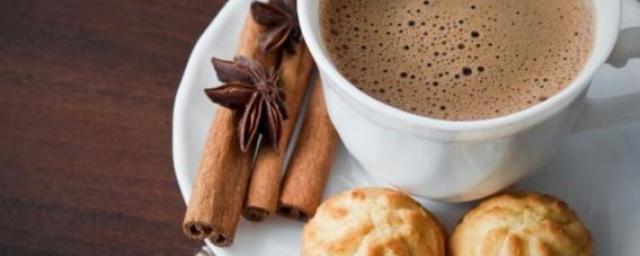 Эндокринолог Михалева назвала продукты, которые опасно употреблять с кофе