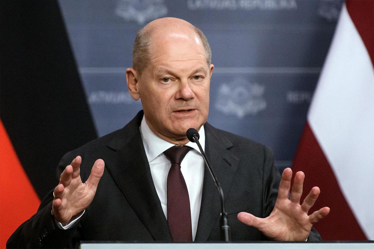 Шольц заявил, что ЕС будет решительно реагировать на американские пошлины