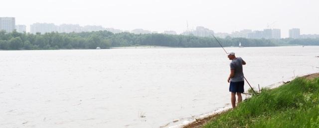 В водоеме Екатеринбурга выловили черный мешок, напоминающий упакованные человеческие останки