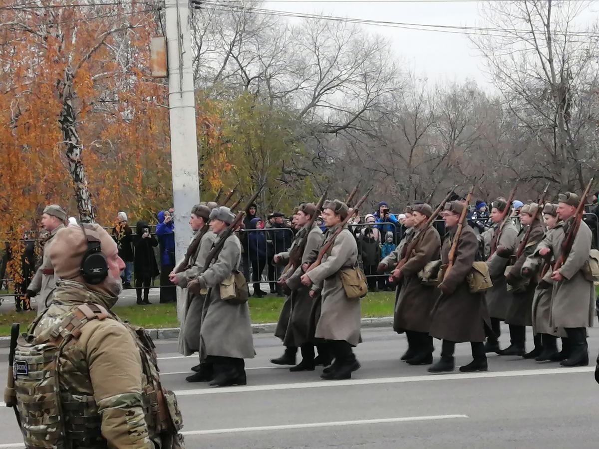 В Воронеже реконструкцию военного парада 1941 года посмотрели более 4000 жителей