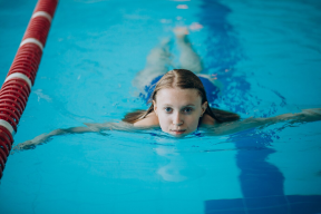 Pediatrician explained at what age you can give your child to swimming