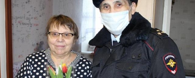 Полицейские в НАО поздравили вдов и матерей погибших коллег с 8 Марта