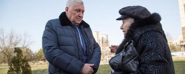 Юрий Поляков принял участие в высадке «ленинградских» дубов