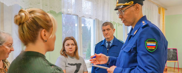 Первый зампрокурора МО Андрей Ганцев посетил белгородцев, живущих в клинском ПВР