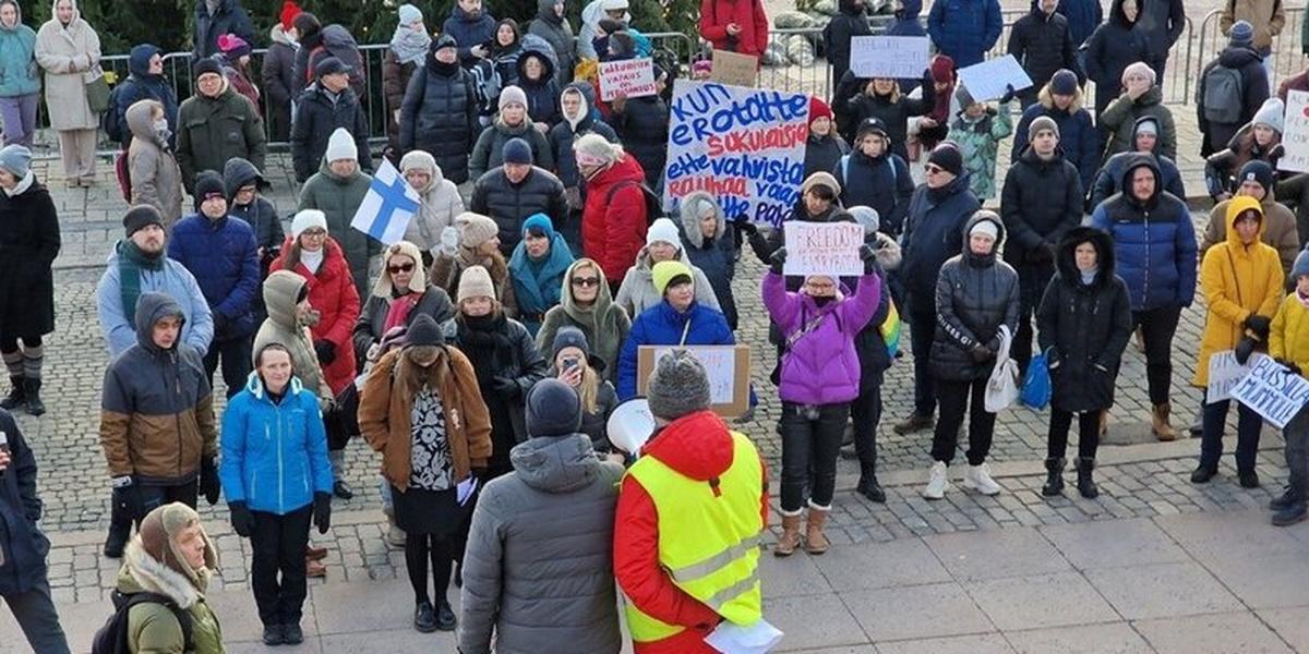 В Финляндии провели марш с требованием открыть КПП на границе с Россией