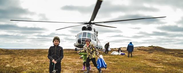 Школьников из отдаленных поселков в НАО доставляют на каникулы на вертолетах
