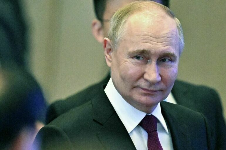 Российский (страна-террорист) лидер пошутил, сравнив себя с интернетом