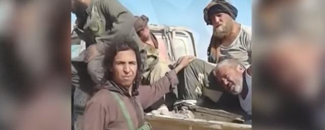 Опубликовано видео пленения россиян боевиками ИГ в Сирии