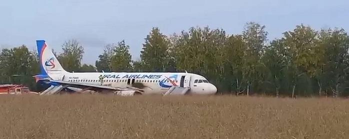 Прокуратура изучит подробности аварийной посадки самолета под Новосибирском