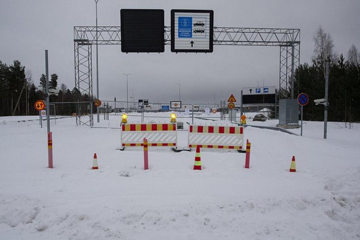 Финская граница останется на замке для россиян и мигрантов