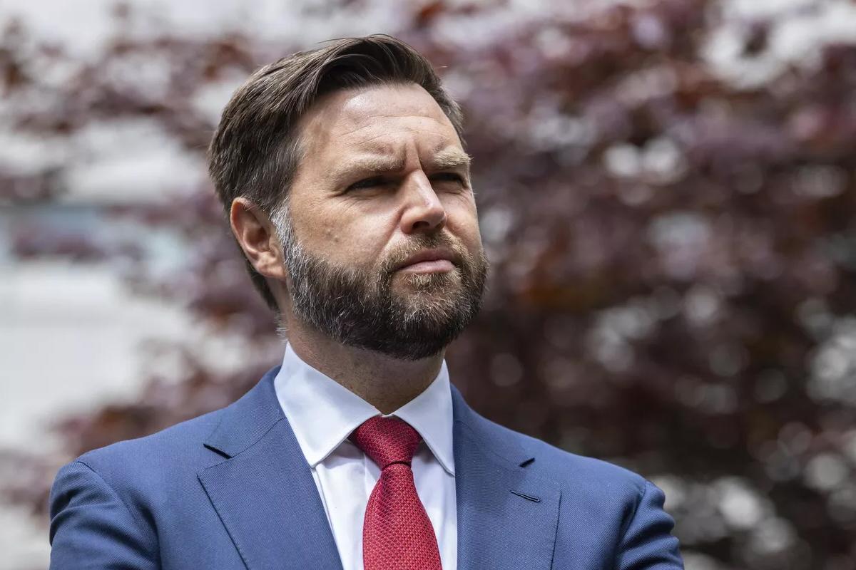 Вице-президент США высказался о стрельбе в нацгвардейцев в Вашингтоне