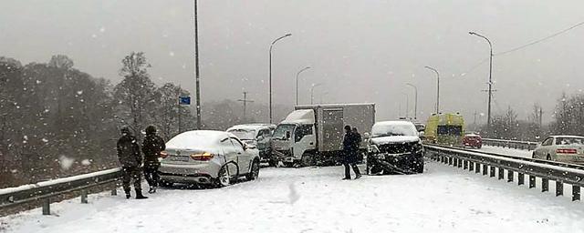 В ДТП под Владивостоком с участием 48 машин пострадали 12 человек
