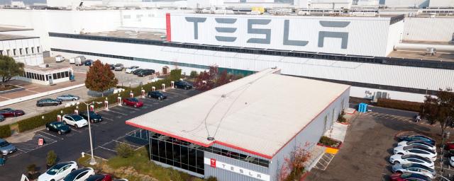 Трамп поддержал Маска в возобновлении работы Tesla в Калифорнии