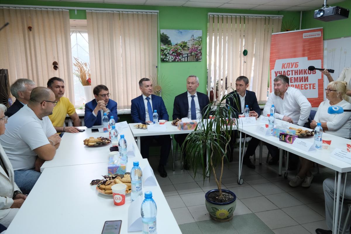 Губернатор Андрей Травников осмотрел результат реализации общественных инициатив и пообщался с активистами Советского района