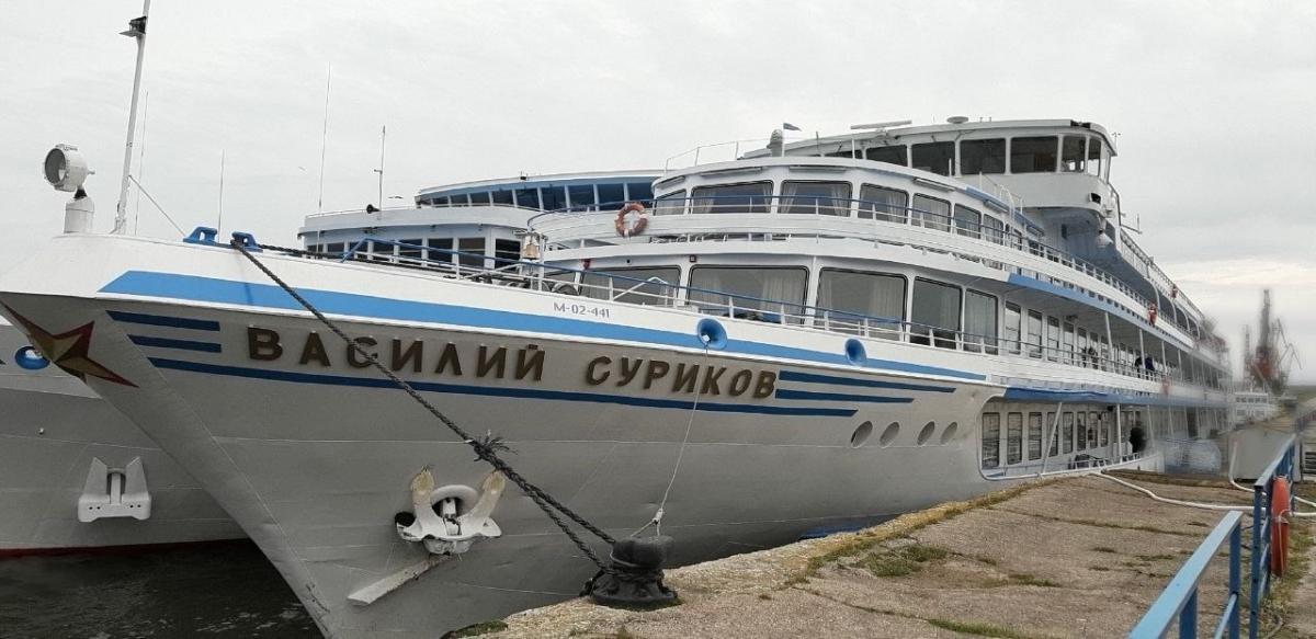 В Ульяновский речной порт прибыл круизный теплоход «Василий Суриков»