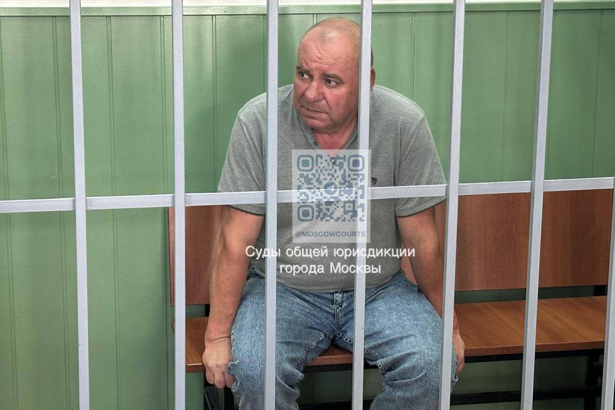Суд арестовал 60-летнего экс-полковника МВД Новгородова по обвинению в убийствах по найму