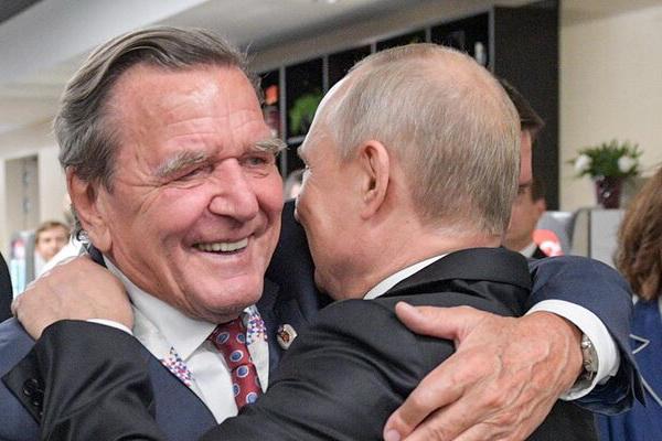 Schröder believes his friendship with Putin will help achieve peace in Ukraine