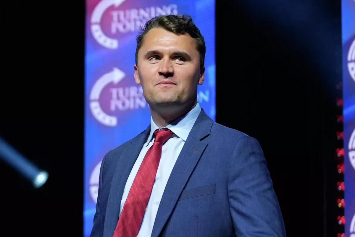 В США аннулировали визы праздновавших убийство Кирка иностранцев