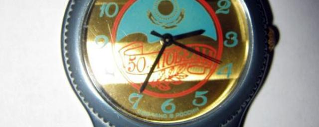 За 10 тысяч рублей продает новосибирец часы с автографом Назарбаева