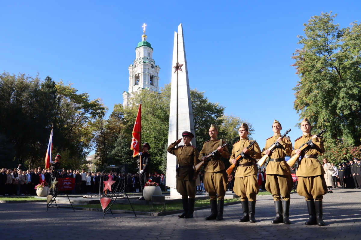 Депутаты Думы Астраханской области приняли участие митинге в честь годовщины третьего формирования 28-й Краснознамённой армии