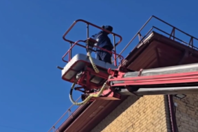 В аварийно-спасательную службу Тамбова поступают массовые заявки на очистку крыш социальных учреждений