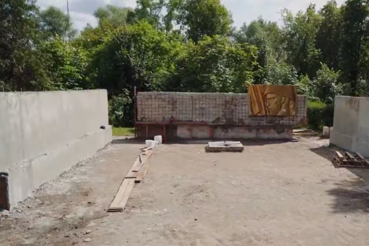 В Дрезне Орехово-Зуевского городского округа ремонтируют мемориал участникам ВОВ