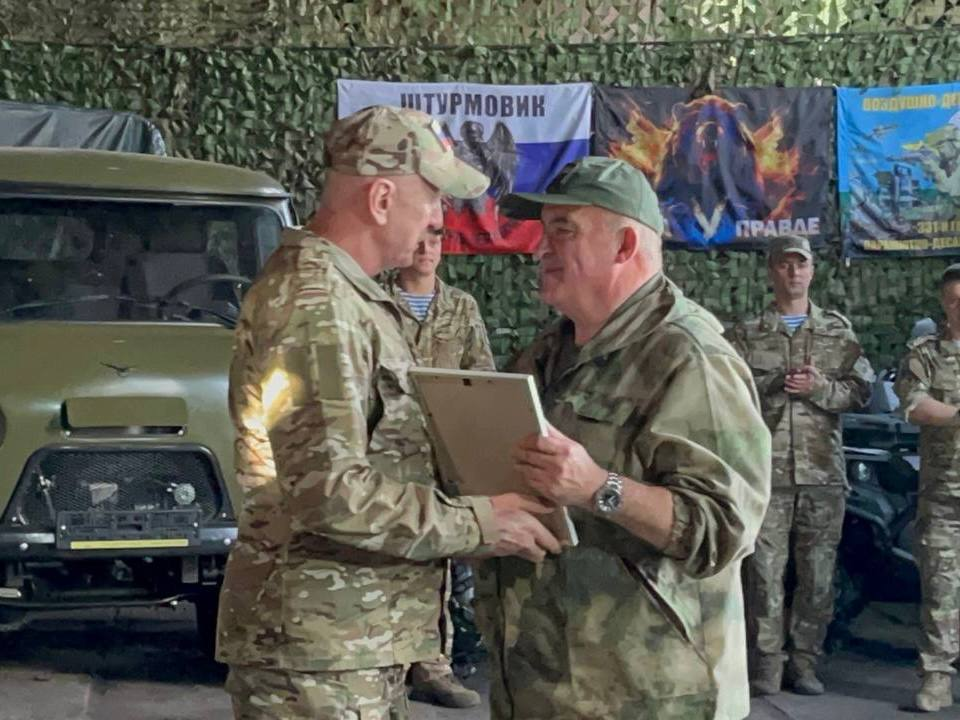 Губернатор Костромской области Сергей Ситников поздравил 299-й парашютно-десантный полк с присвоением почетного звания «Гвардейский»