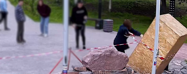 Подростки сломали питьевой фонтан в новом сквере Петрозаводска