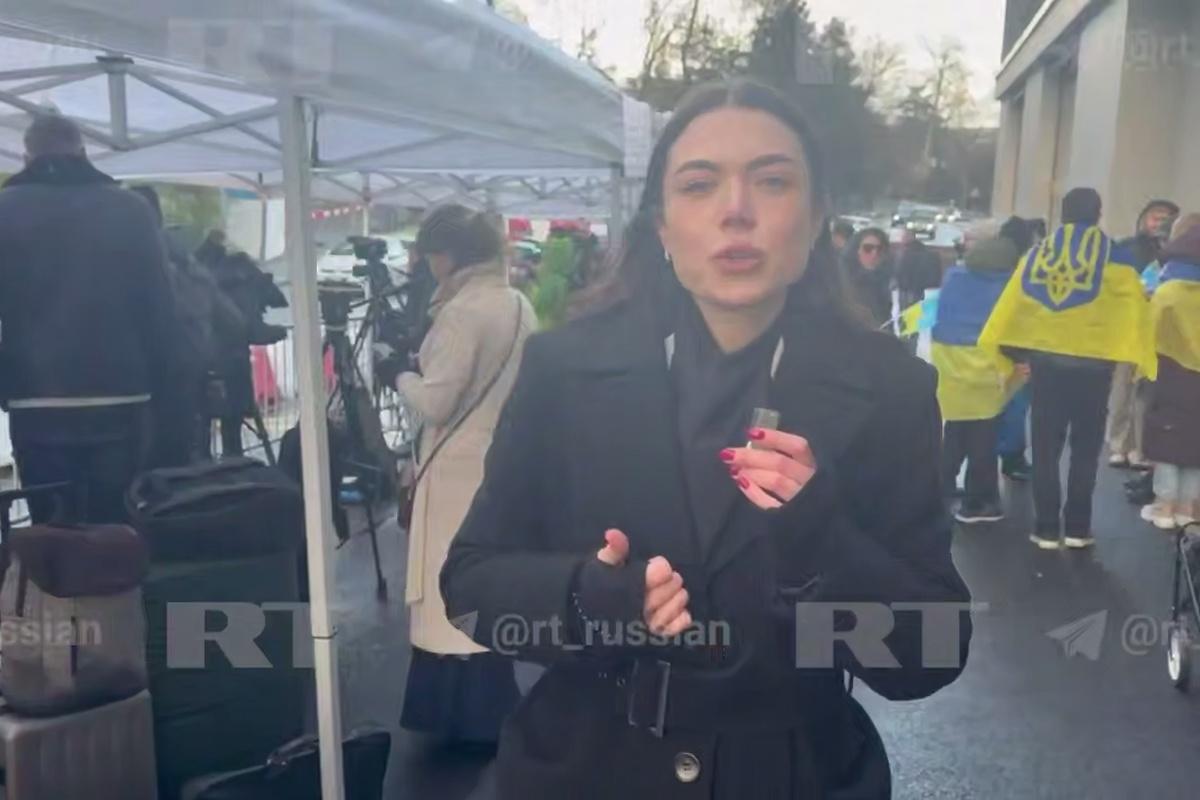 В Женеве украинские активисты оскорбляют российских журналистов