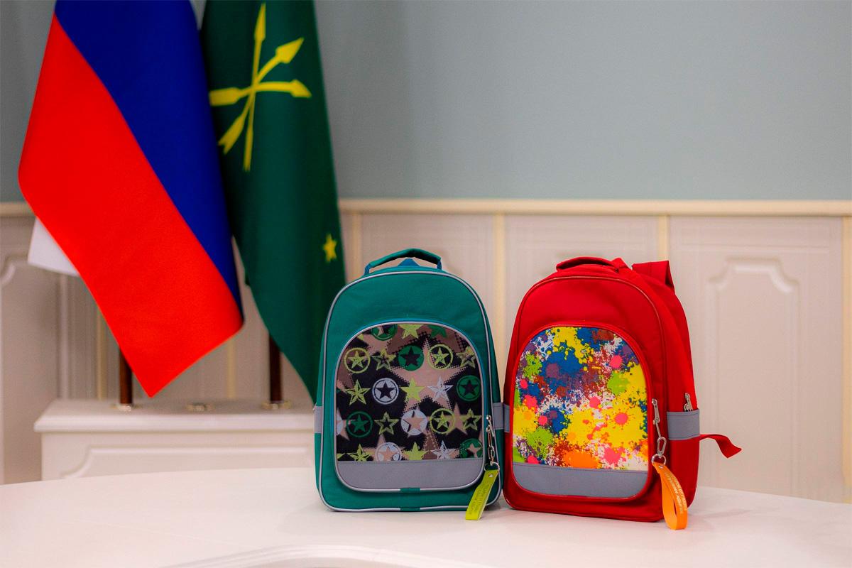 Глава Адыгеи Мурат Кумпилов: Более 6 000 ранцев и учебных комплектов подготовлено в рамках акции «Подарок первокласснику»